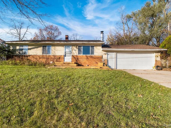 1066 McCoy St, Wolverine Lake, MI 48390