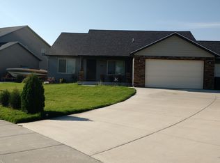 1603 Creekside Dr W, Williston, ND 58801