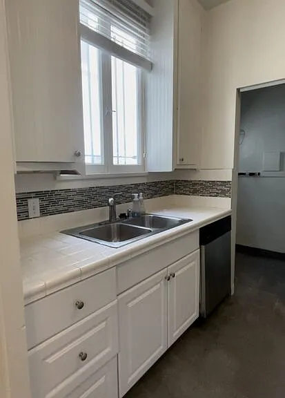 726 S Dunsmuir Ave — Photo 11
