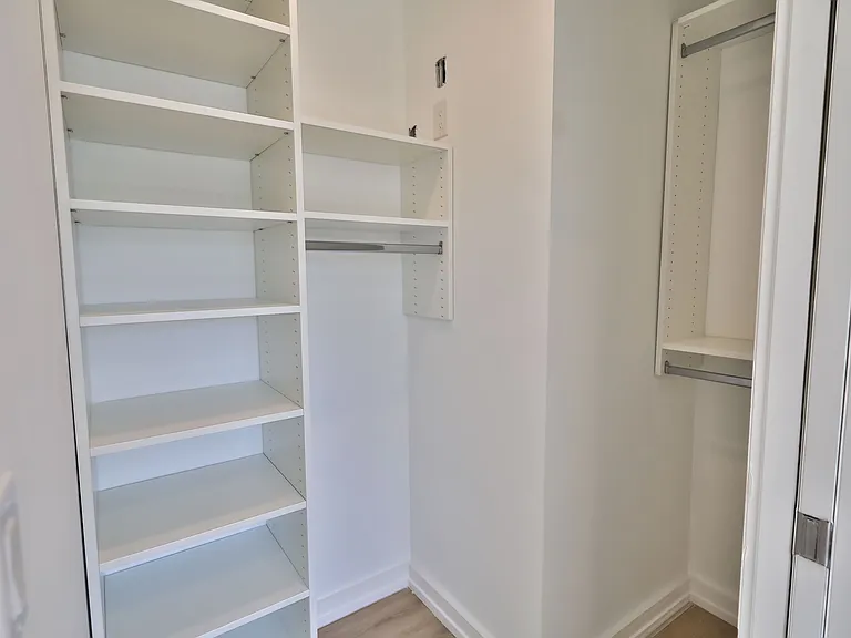 231 W Johnson Street — Photo 5