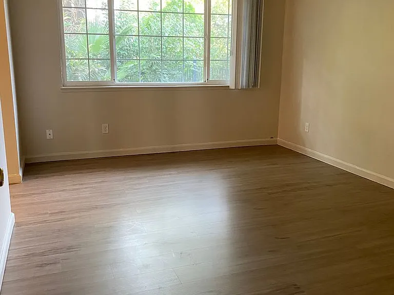 6832 & 6834 Trovita Way — Photo 12