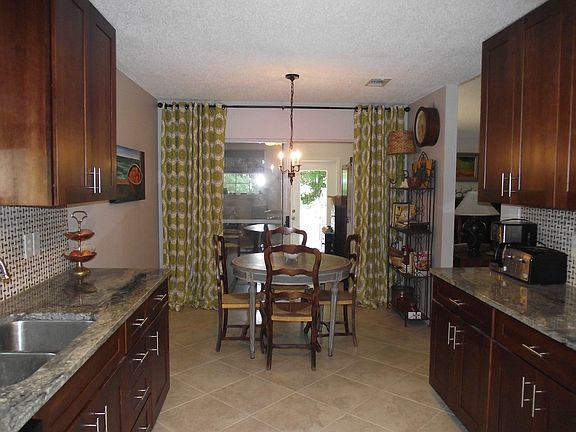 Eat in breakfast area