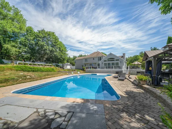 48 Cottonwood Drive, Dover, NH 03820