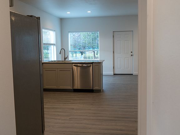 4th image of 1803 N Catherine St