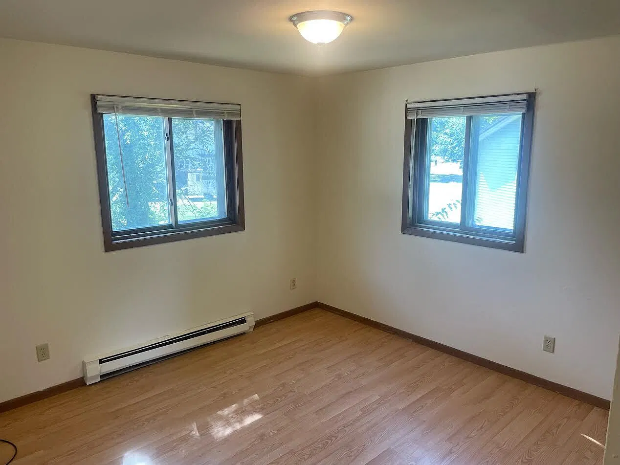 RM 916 North Oak Street - 6 — Photo 4