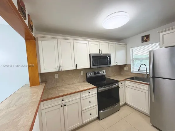 9281 Sunrise Lakes Blvd APT 209, Sunrise, FL 33322