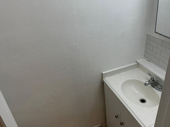 3rd image of 13695 NE 3rd Ct APT C06