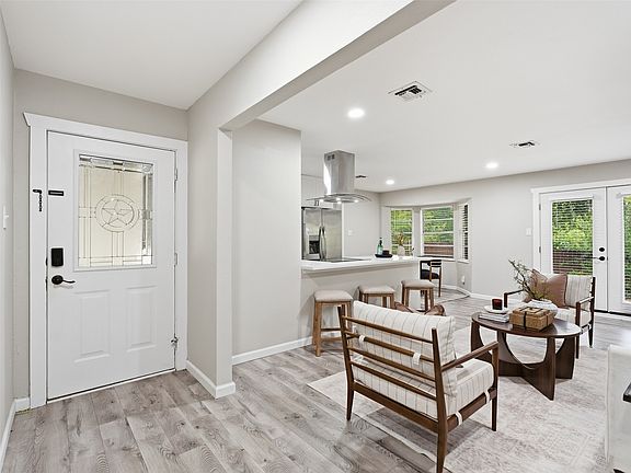 4th image of 1213 Vivienne St