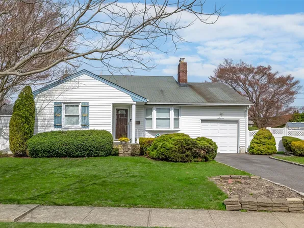 7 Gainsboro Lane, Syosset, NY 11791