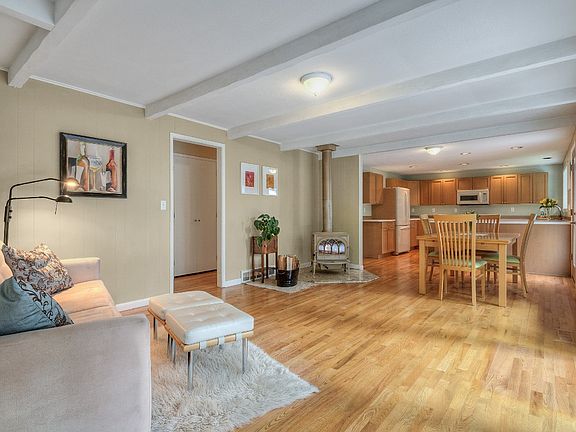 5th image of 4767 NE 178th St