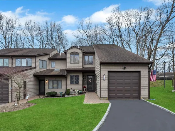 27 Jeremy Circle #27, Nesconset, NY 11767