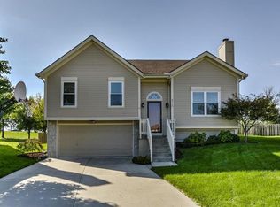 8715 NE 110th St, Kansas City, MO 64157