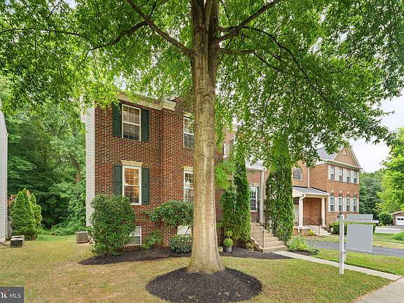 4th image of 8935 Garden Gate Dr