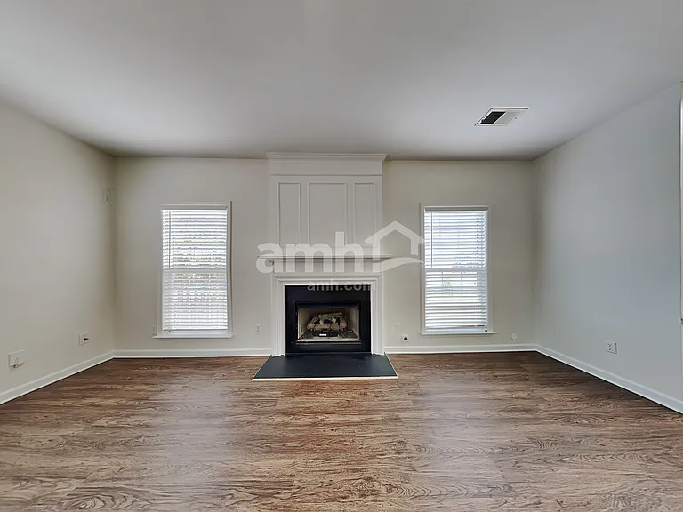 1540 Cardinal Ln — Photo 6
