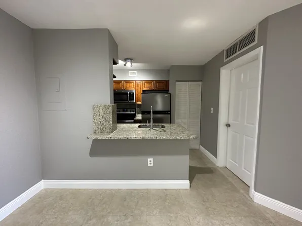 2841 N Oakland Forest Dr, Fort Lauderdale, FL