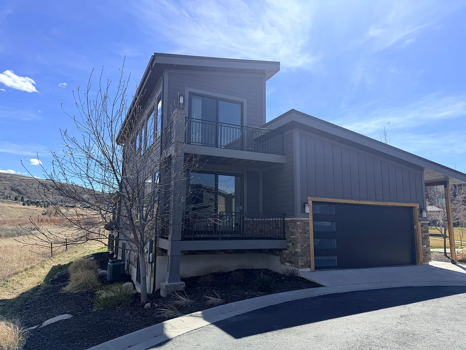 4 bed, 4.5 bath, 3300 sqft, $3,500 — Photo 2
