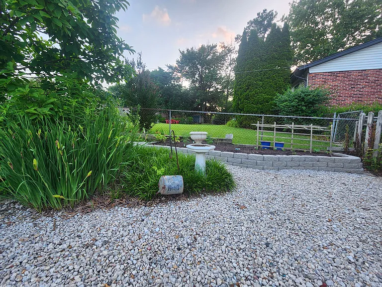 536 Saint Josephs Dr — Photo 4