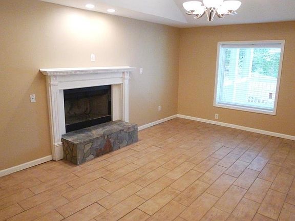 5th image of 4376 Cary Dr