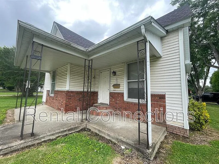 402 S Bentley St — Photo 1