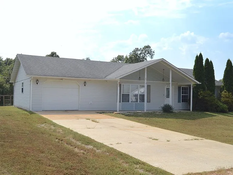 14620 Hobby Dr — Photo 8