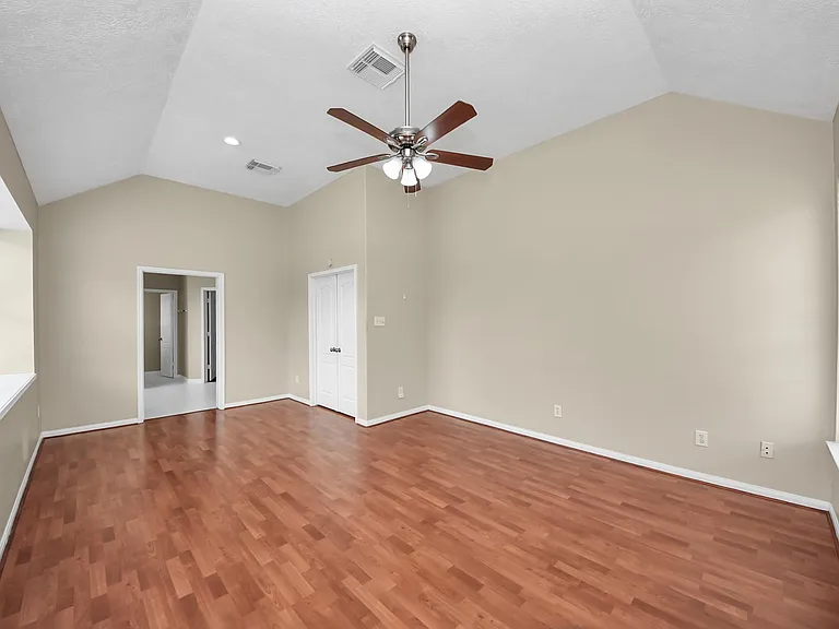 435 Leisure Dr — Photo 24