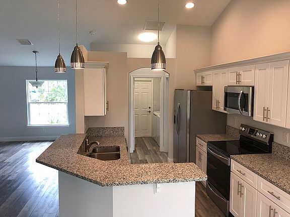 4th image of 5809 NW Basswood St