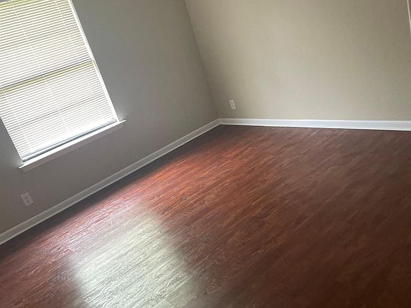 5th image of 227 San Angelo St #A