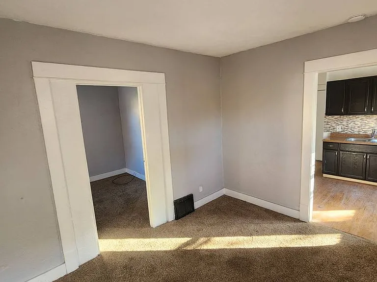 11702 Honeydale Ave — Photo 5
