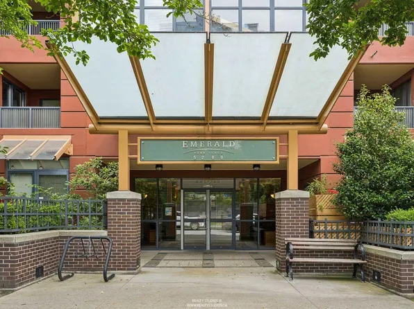 5288 Melbourne St #203, Vancouver, BC V5R 6E6