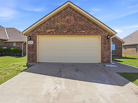 4th image of 2405 SW Oxford Dr