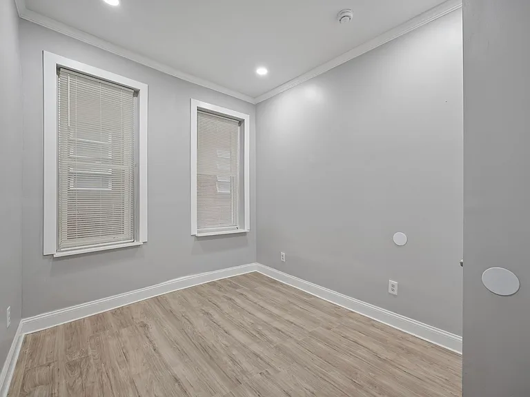 5031 Walnut St #1 — Photo 8
