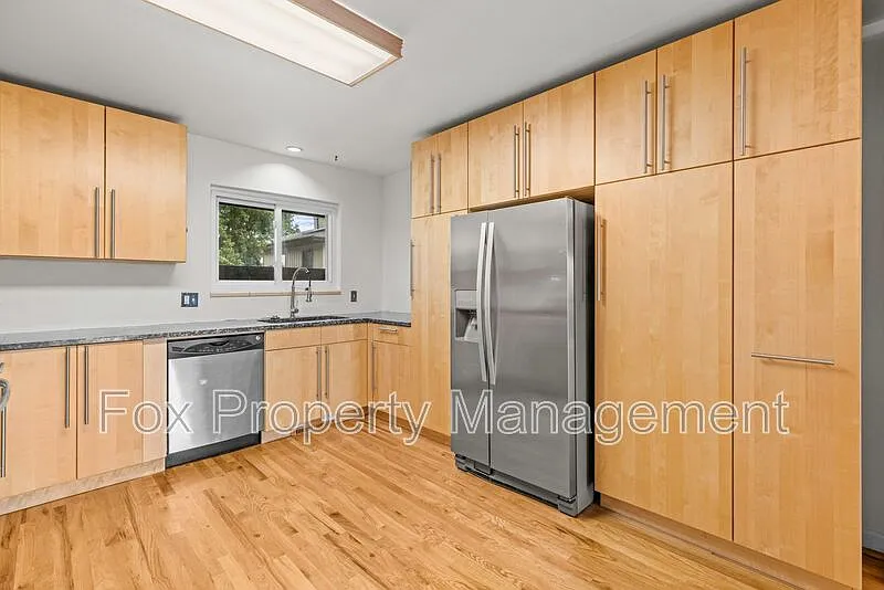 3 bed, 2.0 bath, 1500 sqft, $3,295 — Photo 2