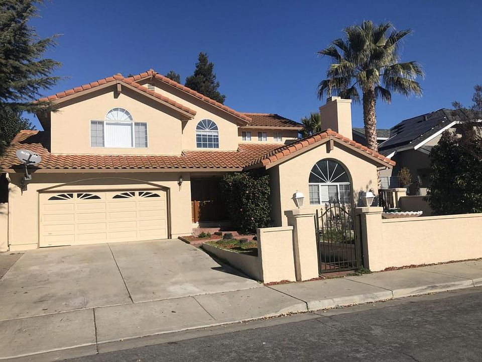 2nd image of 1010 Peach Ct