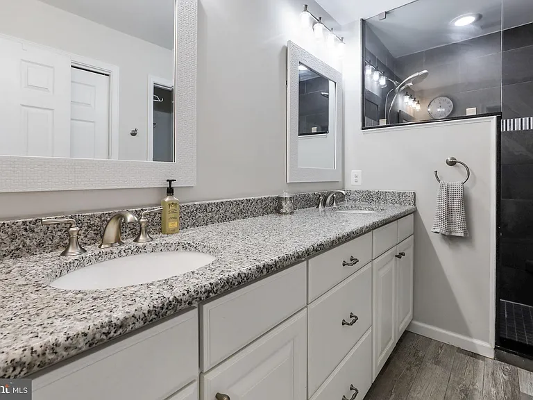 8011 Jackson Rd — Photo 40