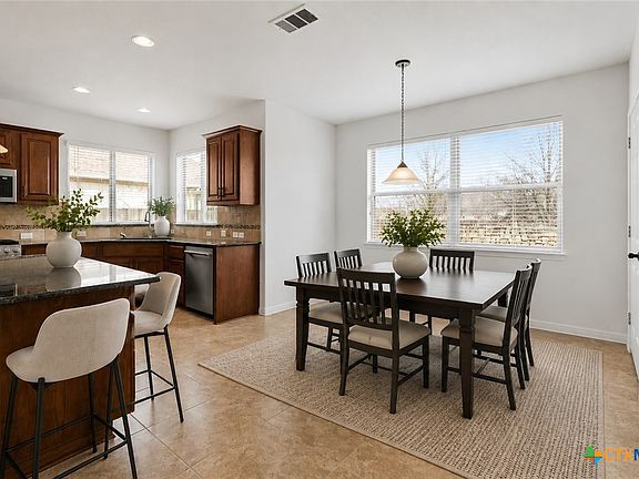 5th image of 606 Irvin Dr