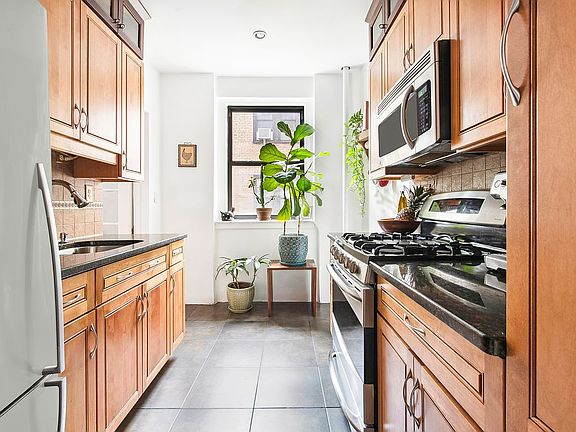 3rd image of 315 E 77th St APT 5E