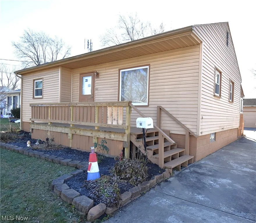 341 Elizabeth St photo 1