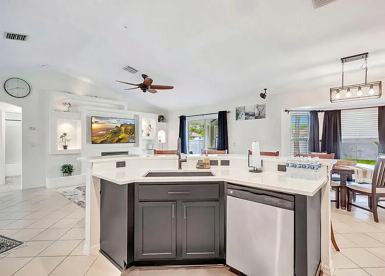 237 SW Twig Ave — Photo 14