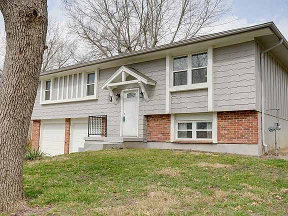 3rd image of 213 NE Summit Dr