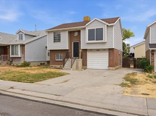 7985 S Saint Ives Ln, West Jordan, UT 84088