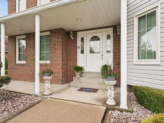 3rd image of 9470 Pembroke Cir