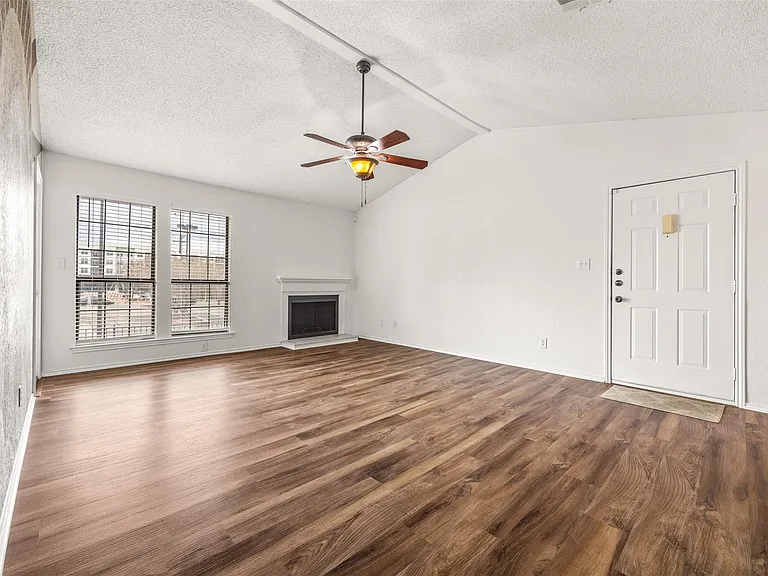 1202 Thorpe Ln #612 — Photo 3