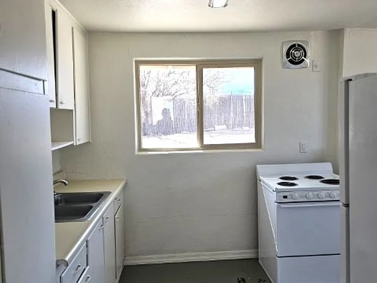 172 N Shady Ln — Photo 5