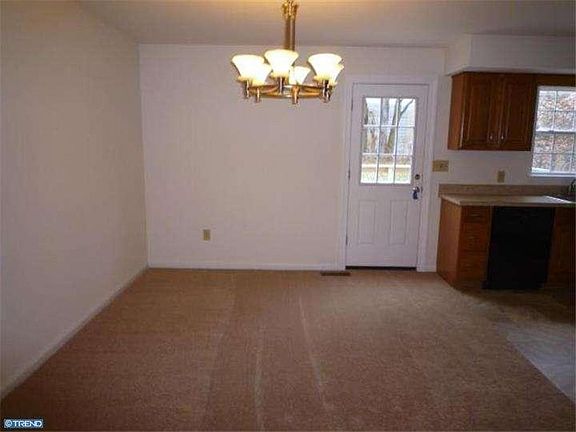 3rd image of 220 Hickory Dr