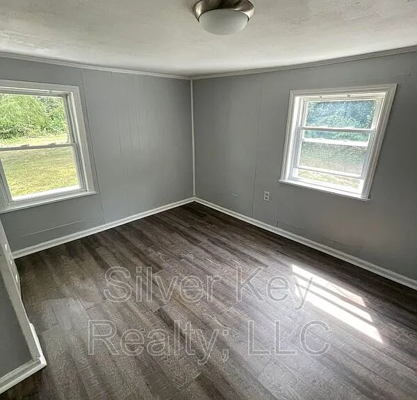 1209 Hilltop Dr NE — Photo 4