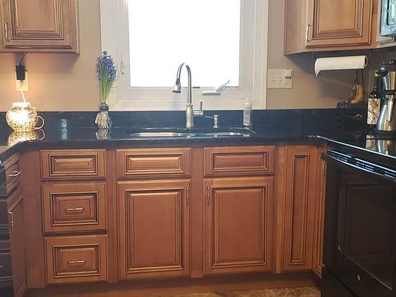 4th image of 182 Lakewood Dr