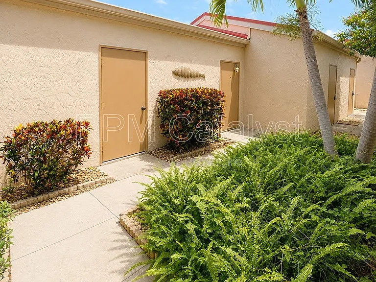 4780 Brittany Dr S #11 — Photo 21