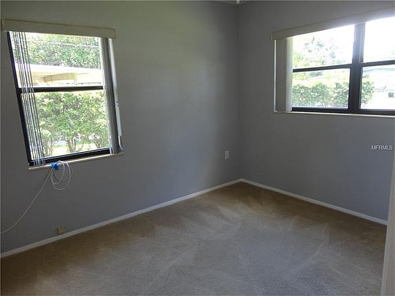 4th image of 560 Pinecrest Dr