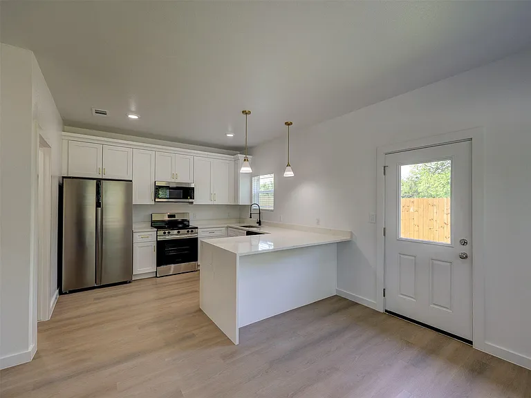 230 Brown St #B — Photo 9