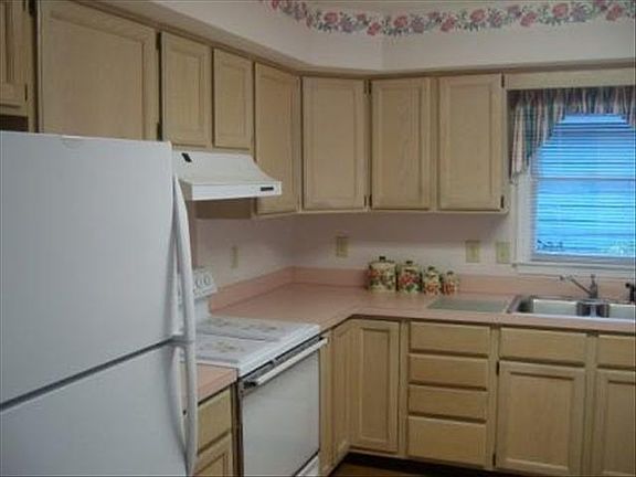 Large Eat-in Kitchen